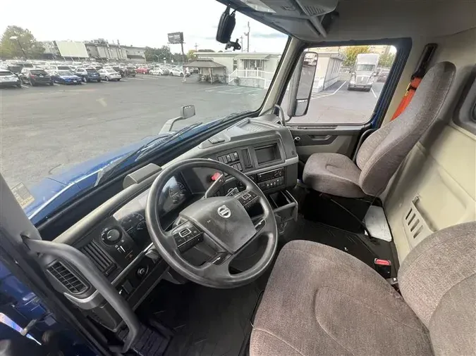 2020 VOLVO VNR42T