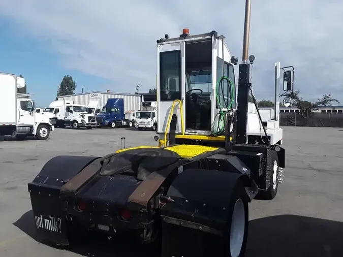 2019 AUTOCAR YARD TRACTOR