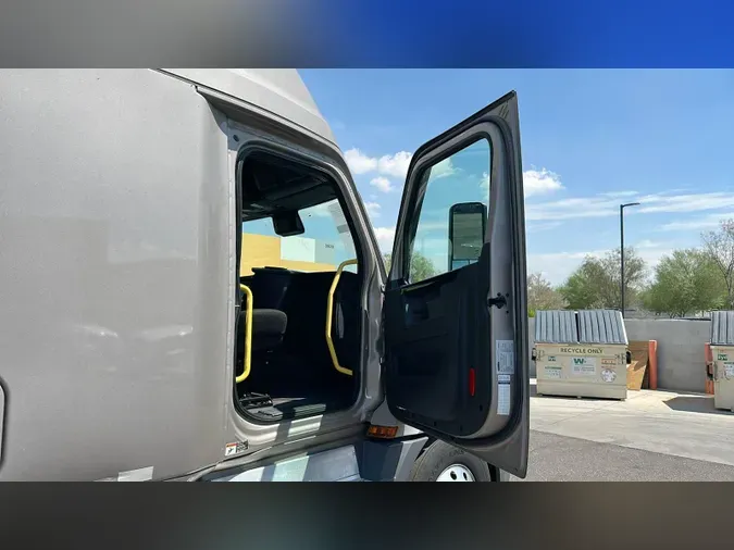 2024 Freightliner Cascadia 126