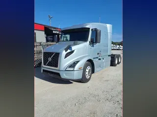 2021 VOLVO VNR64T-640
