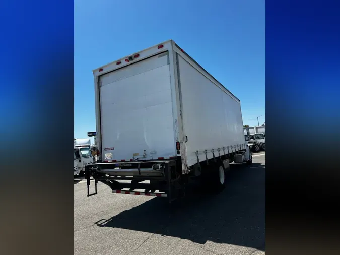 2018 FREIGHTLINER M2 106