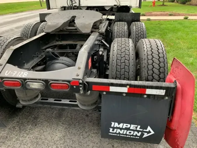 2021 Volvo VNL64T670