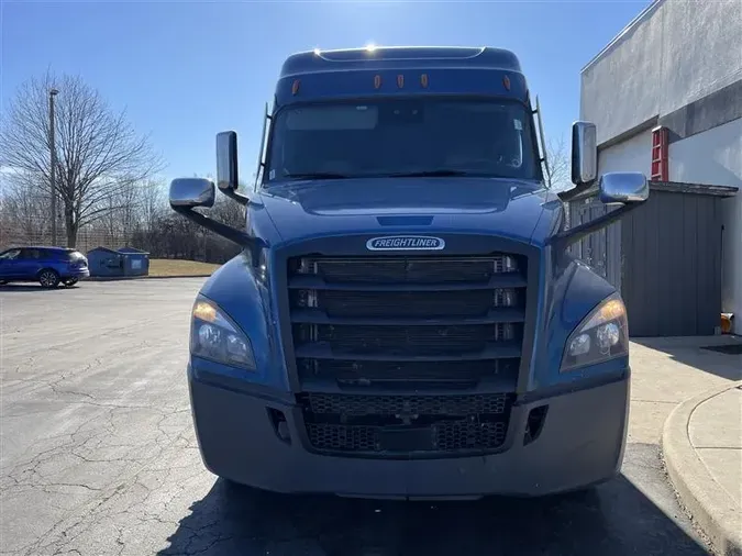 2021 FREIGHTLINER CA126