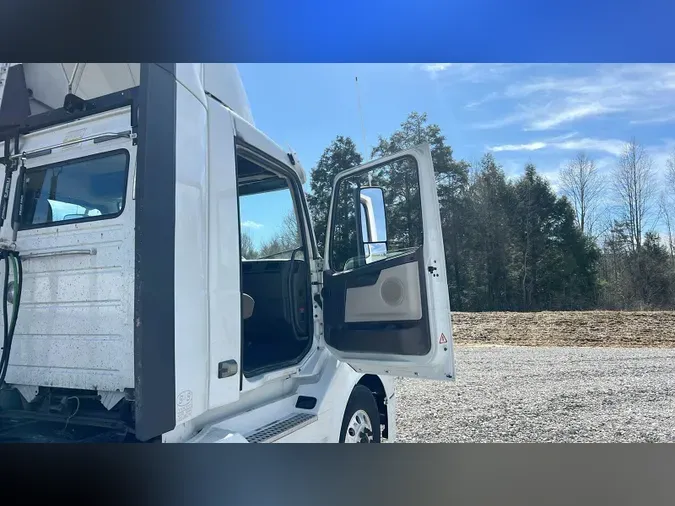 2018 Volvo VNL300