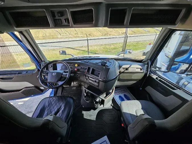 2019 VOLVO VNL64T760