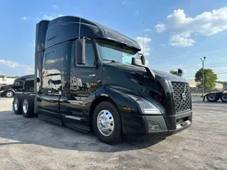 2023 VOLVO VNL64T860