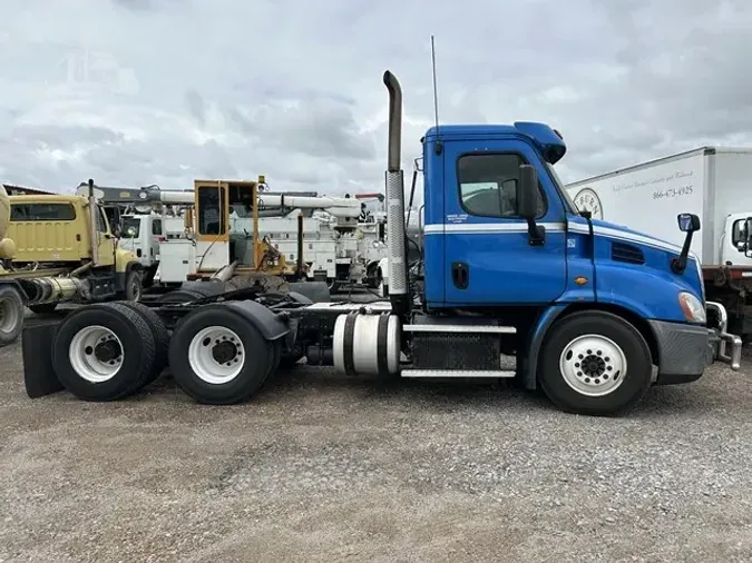 2015 FREIGHTLINER CASCADIA 113
