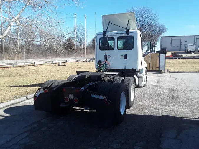 2016 FREIGHTLINER/MERCEDES CASCADIA 125