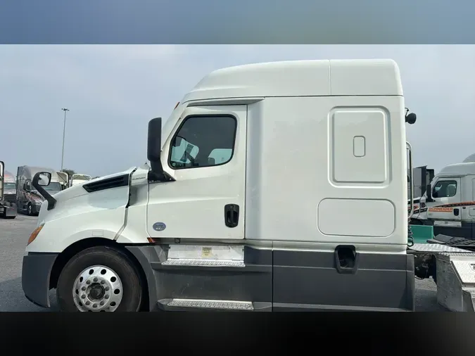2021 Freightliner Cascadia 126