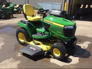 2018 John Deere X730
