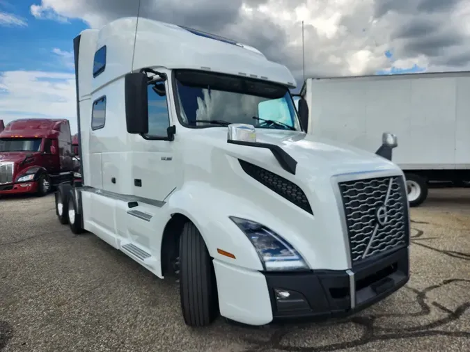 2023 VOLVO VNL64T860