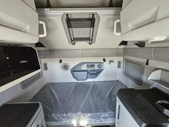 2026 VOLVO VNL64T860