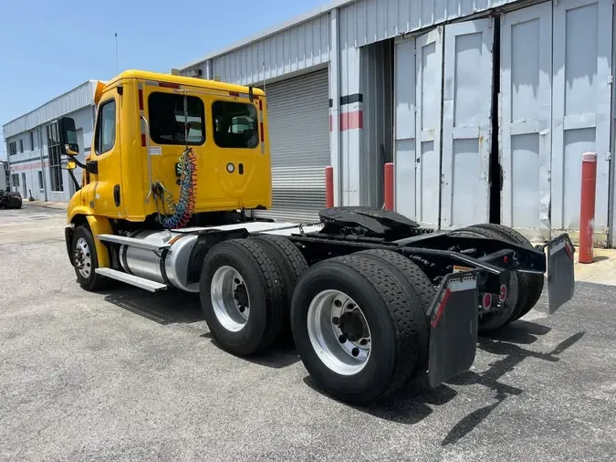2019 FREIGHTLINER CASCADIA 113