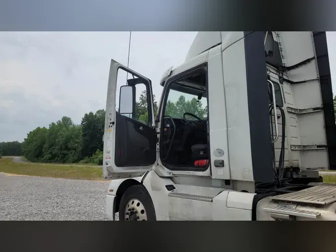2018 Volvo VNL300