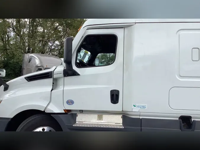 2022 Freightliner Cascadia 126