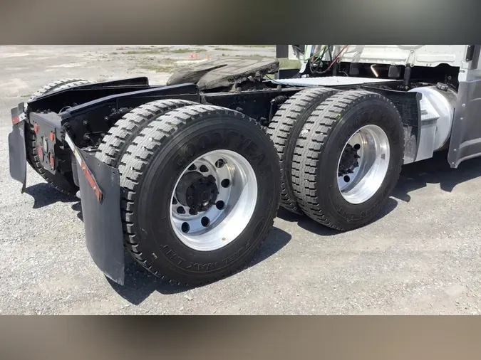 2020 Freightliner Cascadia 126