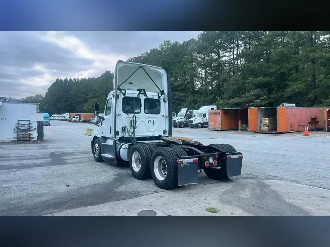 2020 Freightliner Cascadia 126
