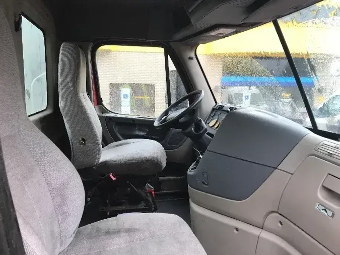 2017 Freightliner X12564ST