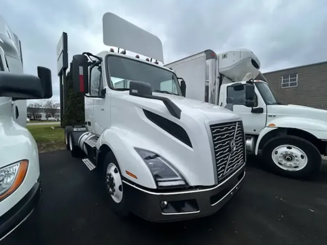 2019 VOLVO VNL64T-300