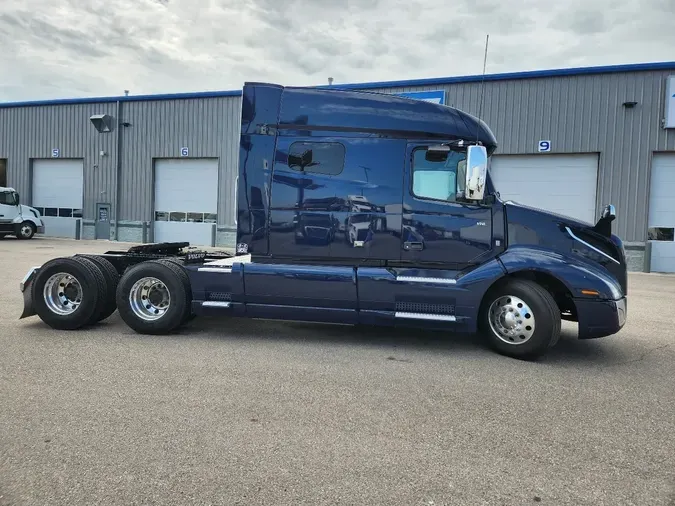 2022 VOLVO VNL64T740