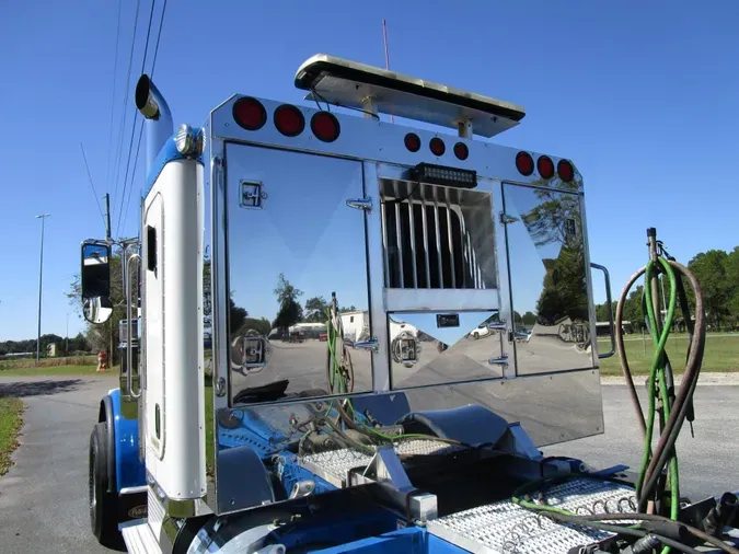 2022 Peterbilt 389