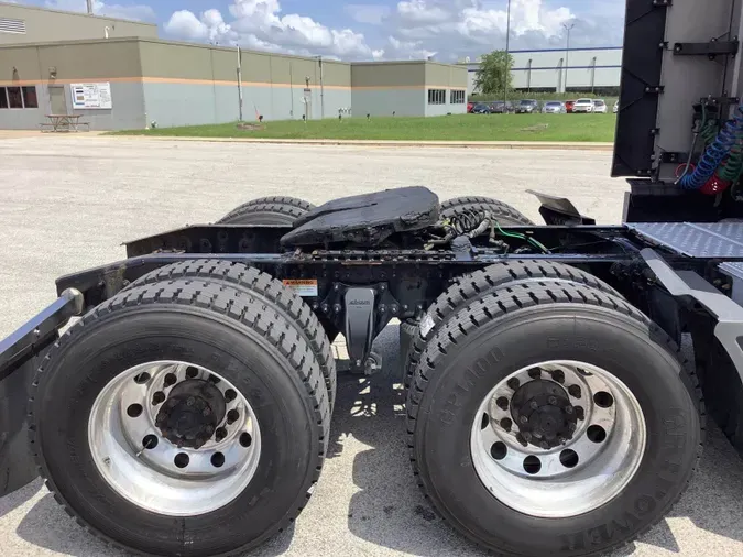 2021 Freightliner Cascadia 126