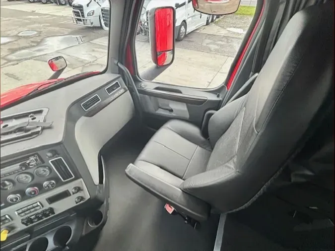 2021 Freightliner Cascadia 126