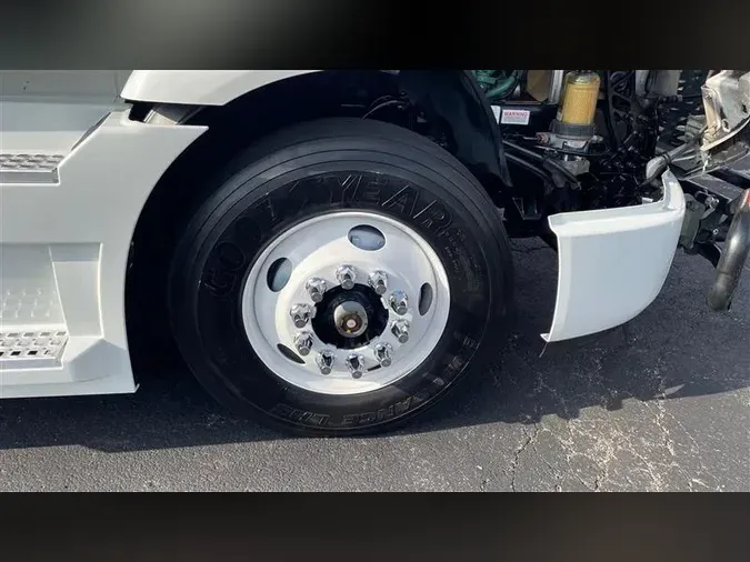 2020 VOLVO VNR640