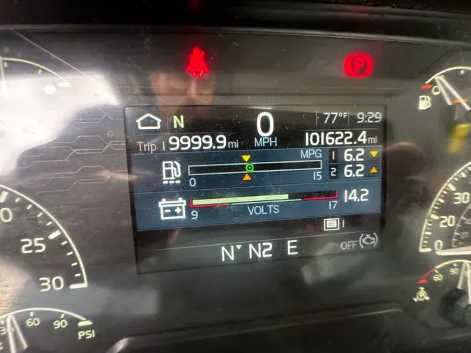 2019 Volvo VNL64T300