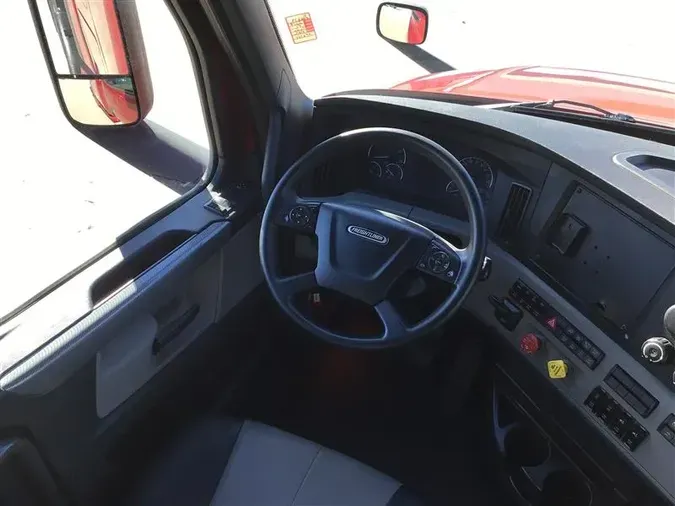 2019 FREIGHTLINER CA126