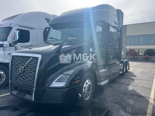 2022 VOLVO VNL64T860