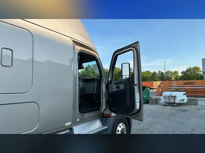 2022 Freightliner Cascadia 126