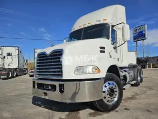 2017 MACK CXU613