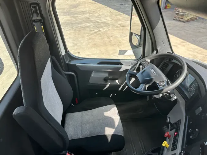 2018 FREIGHTLINER CASCADIA 126