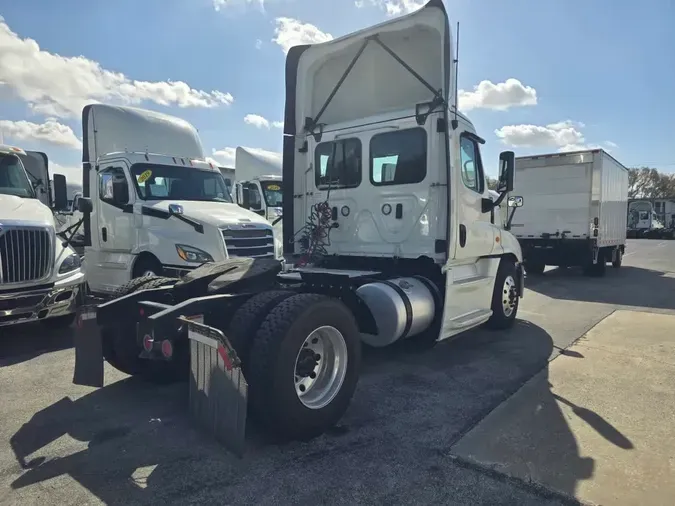 2020 FREIGHTLINER/MERCEDES CASCADIA 125c4de2ef41a8a3c240fd22e3b7aab87c5