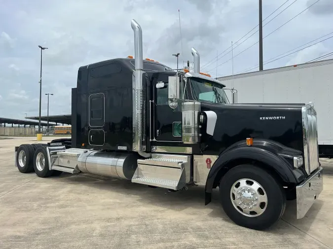 2026 Kenworth W900L