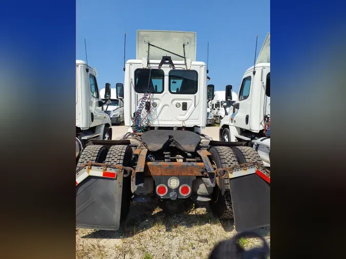 2016 FREIGHTLINER/MERCEDES CASCADIA 113