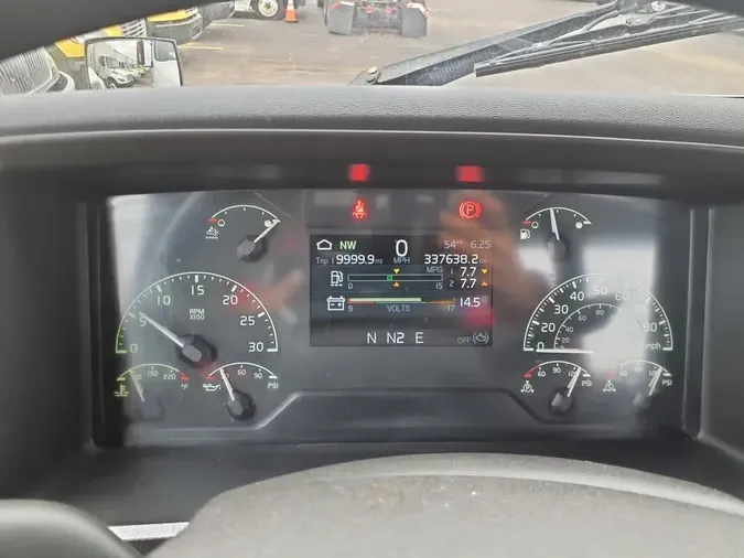 2019 VOLVO VNL64T-300