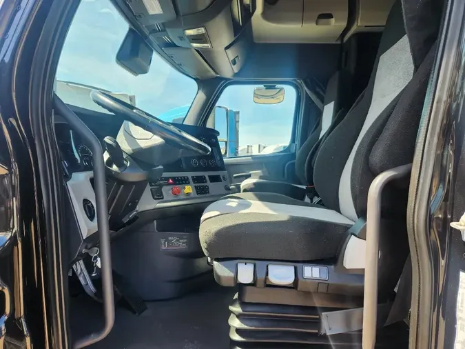 2022 FREIGHTLINER Cascadia 126