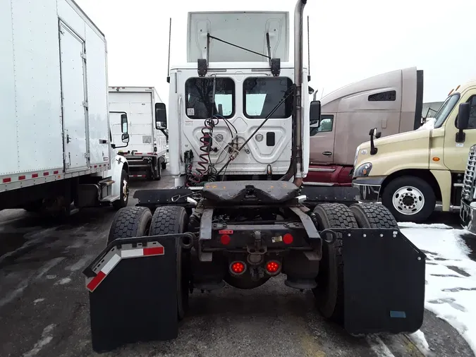 2015 FREIGHTLINER/MERCEDES CASCADIA 113