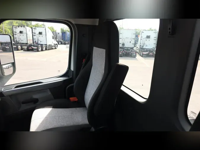 2020 Freightliner Cascadia 126