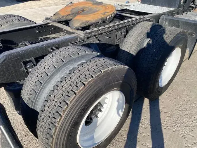 2021 Volvo VNR64T300