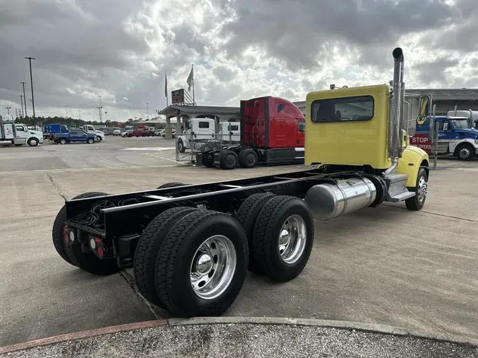 2020 Peterbilt 348