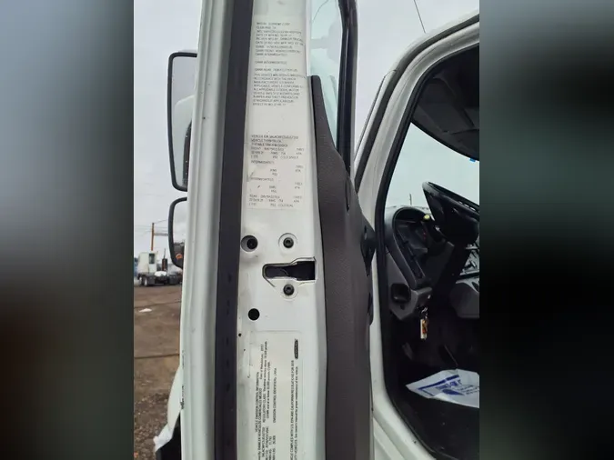 2018 FREIGHTLINER M2 106