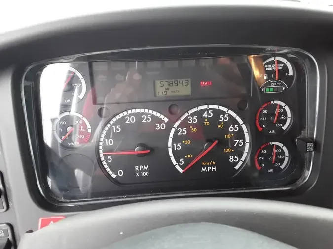 2015 FREIGHTLINER M2 106