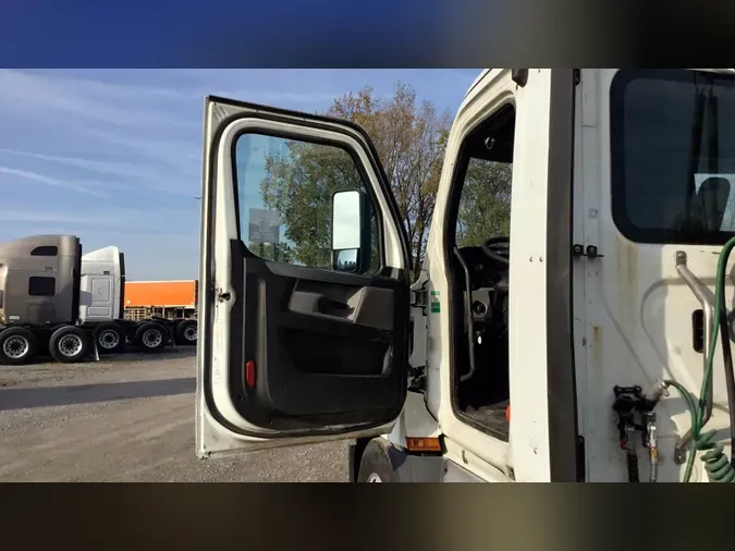 2020 Freightliner Cascadia 126c4fe94453e6d5c2344dcaa7a722d9da0