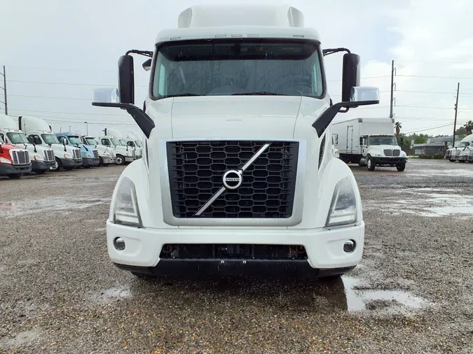 2019 VOLVO VNR64T-640