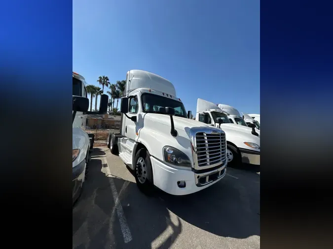 2019 FREIGHTLINER CASCADIA 125c50288db71bce7d7169eaf824104778e