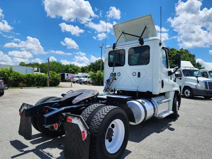 2019 FREIGHTLINER/MERCEDES CASCADIA 125