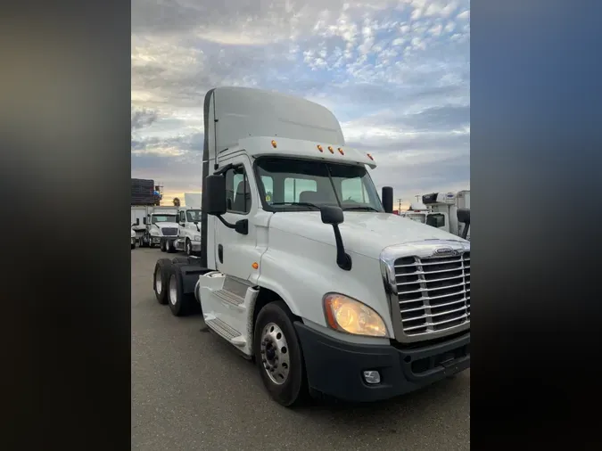 2019 FREIGHTLINER/MERCEDES CASCADIA 125